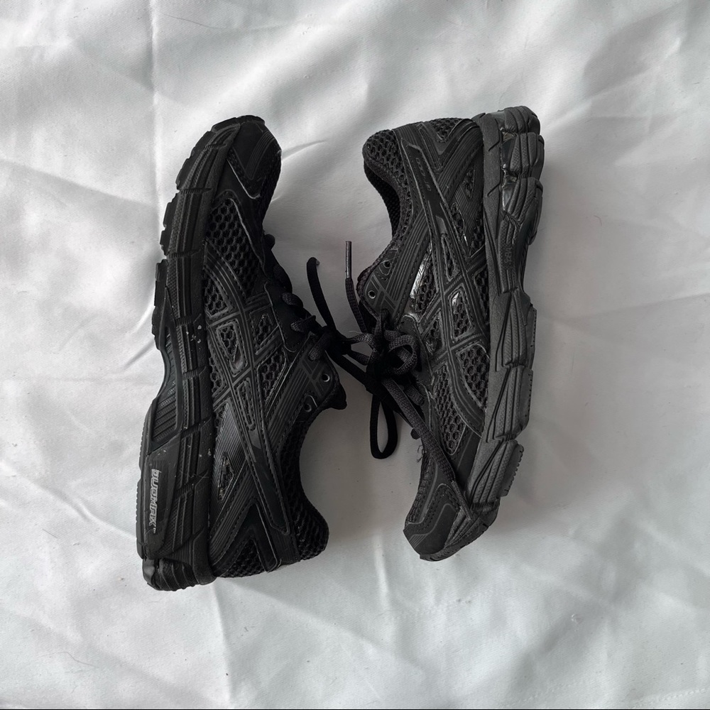 Asics GT 1000 running sneakers